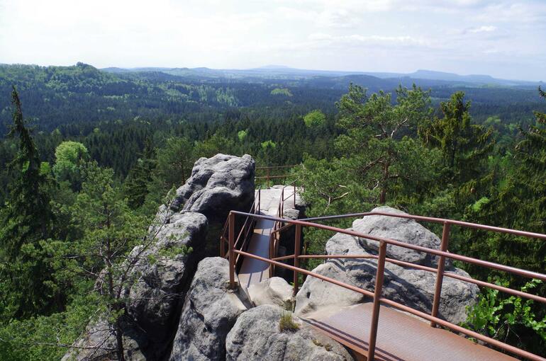 Skalní hrad Šaunštejn léto (foto: Korner M.)